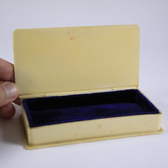 Antique celluloid plastic jewelry box, trinket box lined in royal blue velvet - Picture 8 of 10